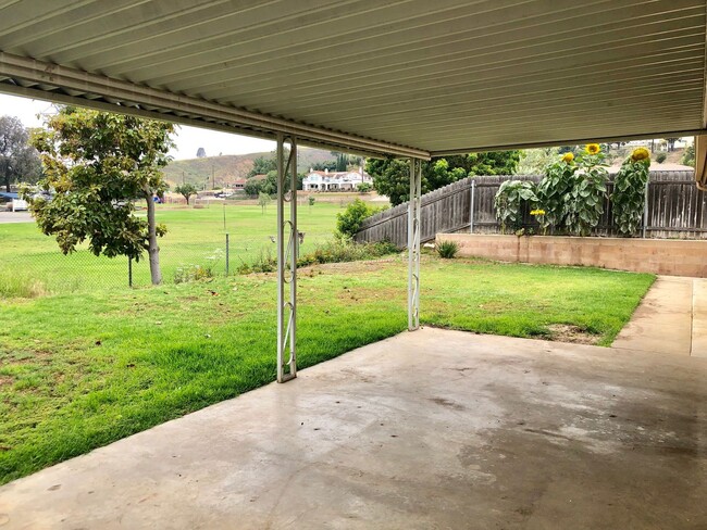 Building Photo - Updated Home just below Foothill!