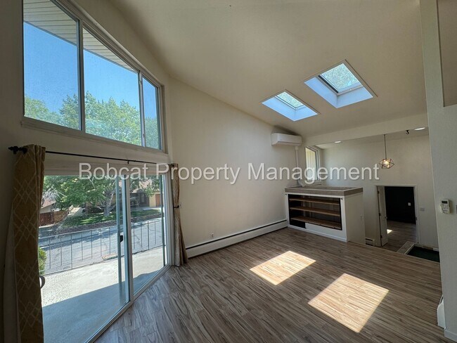 Building Photo - 3 Bed, 2 Bath Home Located in West Carson ...