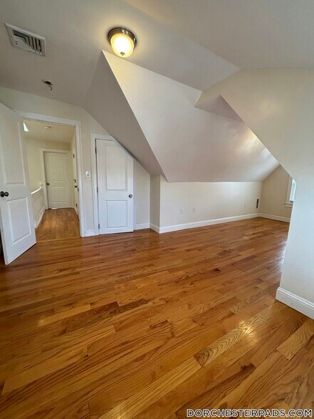 Building Photo - 9 Nottingham St