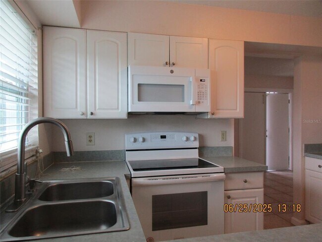 Building Photo - 154 Tulip Way