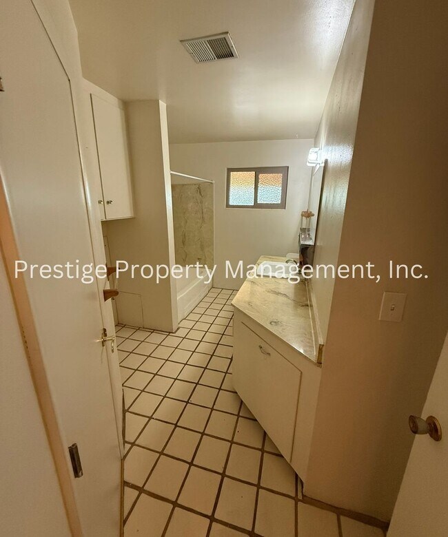 Building Photo - 3BD 2BA Waiting for You to Call Home!!