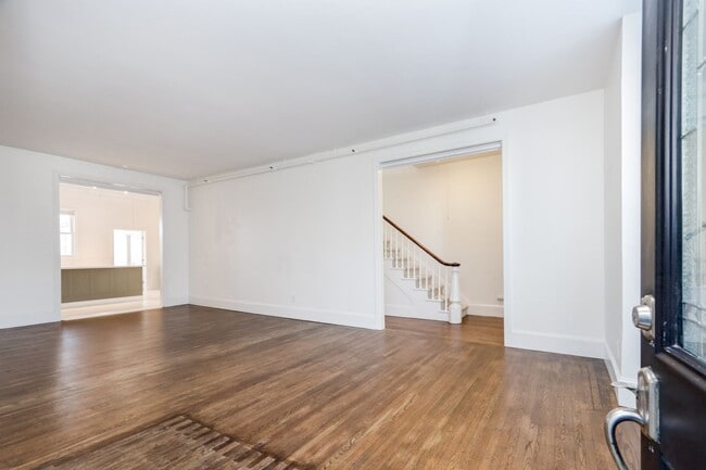Building Photo - 3 Bed / 2 Bath pet friendly large and sunny unit on 24th St in Noe Valley. YouTube tour!