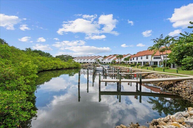 Building Photo - 2379 Treasure Isle Dr