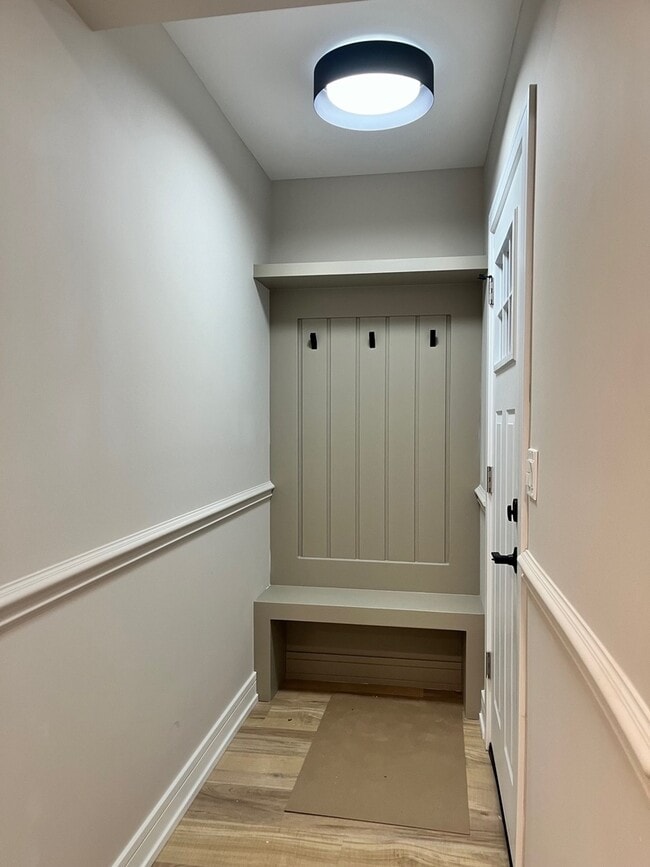Building Photo - 2934 N Avers Ave