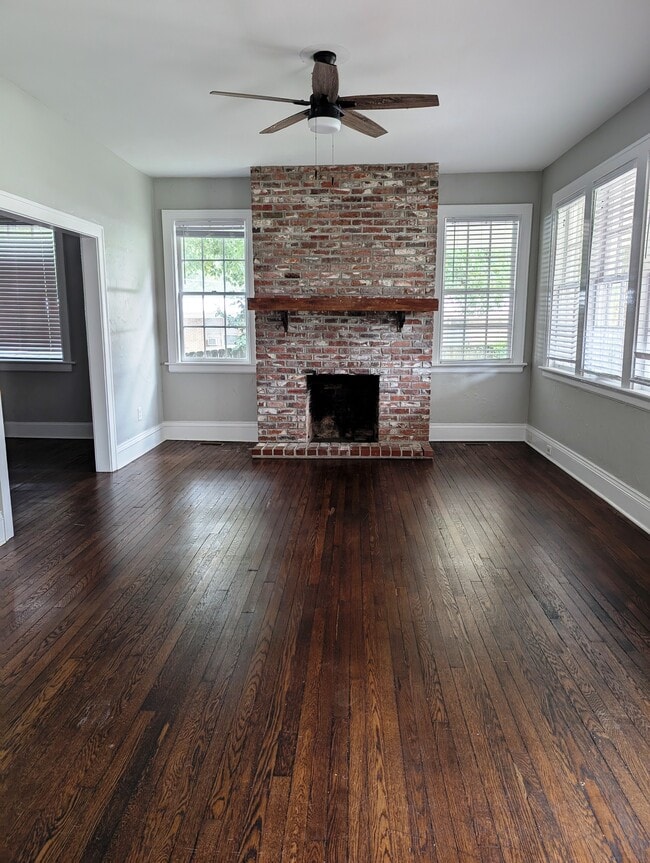 Building Photo - 604 Vance St NE