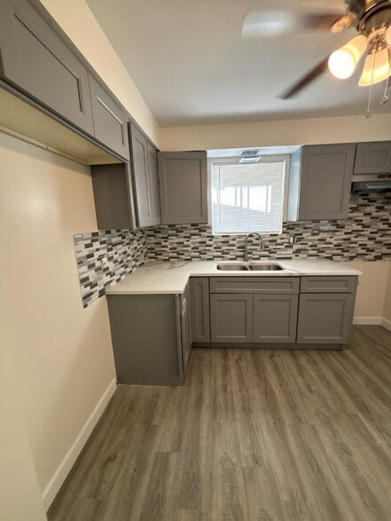 Building Photo - 14605 Des Plaines St