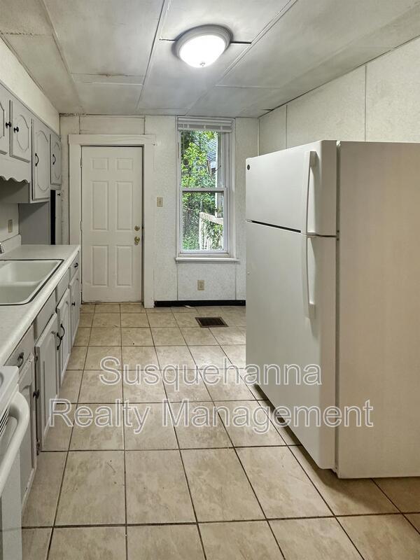 Building Photo - 337 S 15th St