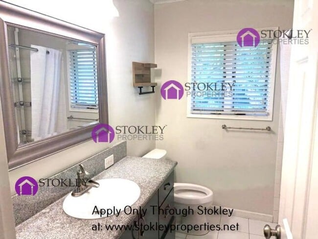 Building Photo - 231 Ivy Dr