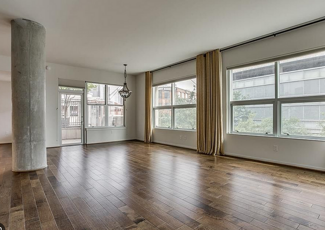 Building Photo - 2323 N Houston-2052