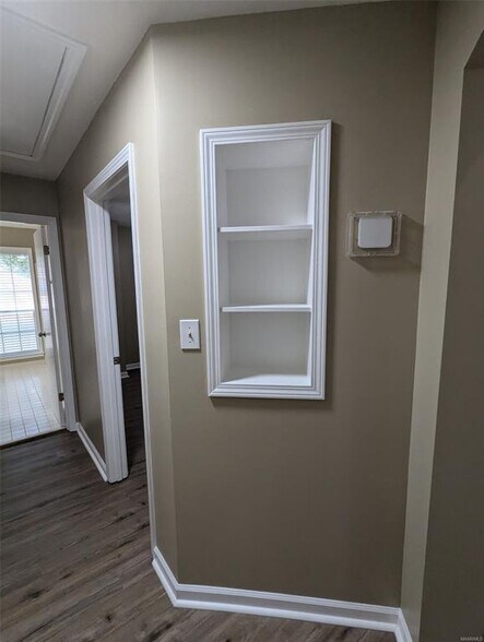 Building Photo - 7157 White Oak Ln