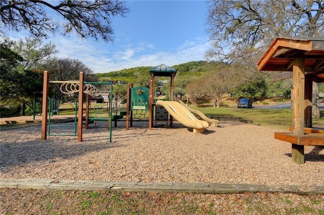 Building Photo - 7211 Lakewood Dr