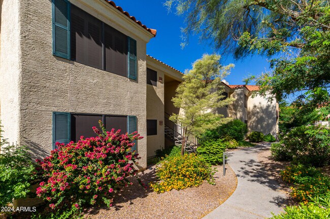 Building Photo - 9990 N Scottsdale Rd