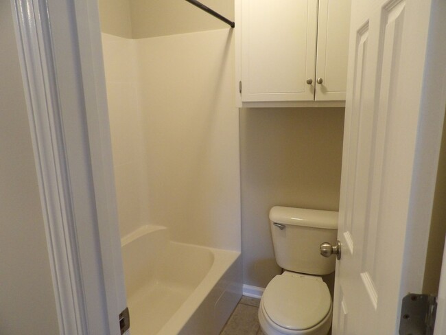 Building Photo - Creekside Townhomes, Creeke Lane, Enterpri...