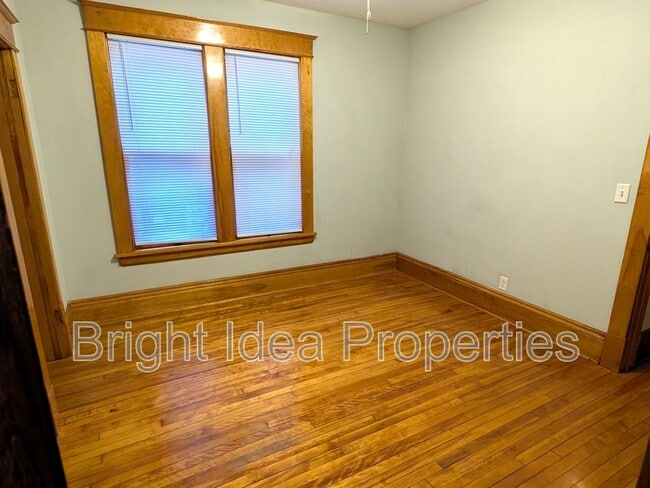 Building Photo - 801 4th St E