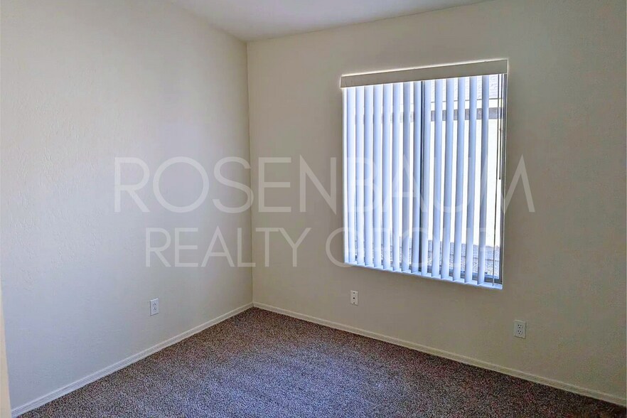 Building Photo - Beautiful 3-bedrooms, 2-baths home in the ...