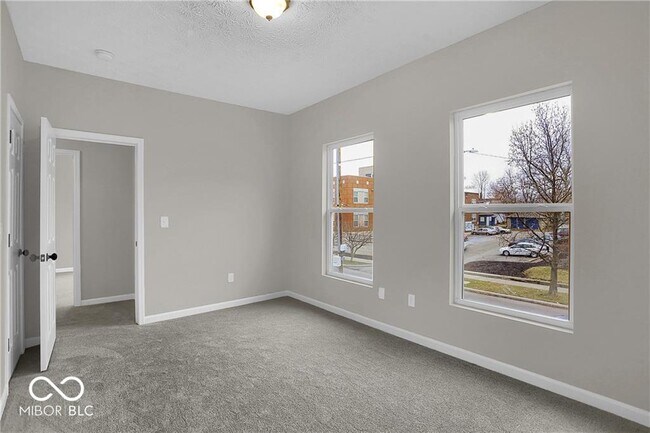 Building Photo - 942 Jefferson Ave