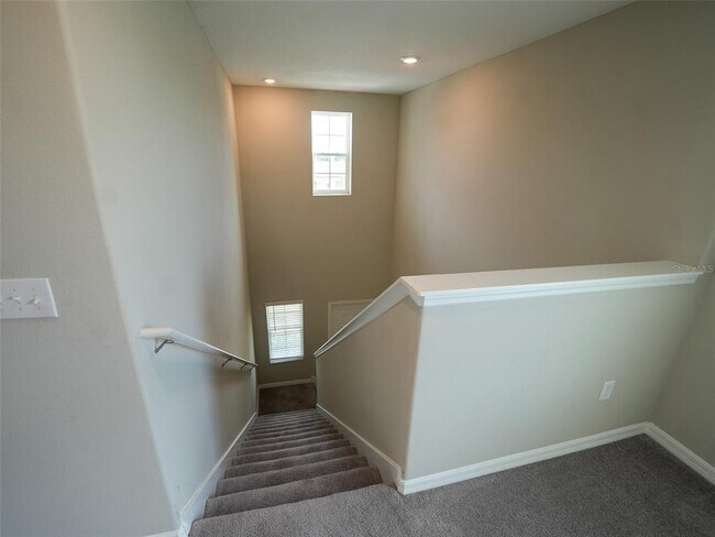 Building Photo - 402 Royal Empress Dr