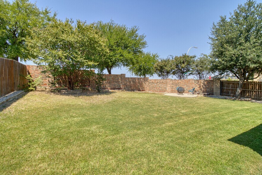 Building Photo - 9961 Delamere Dr