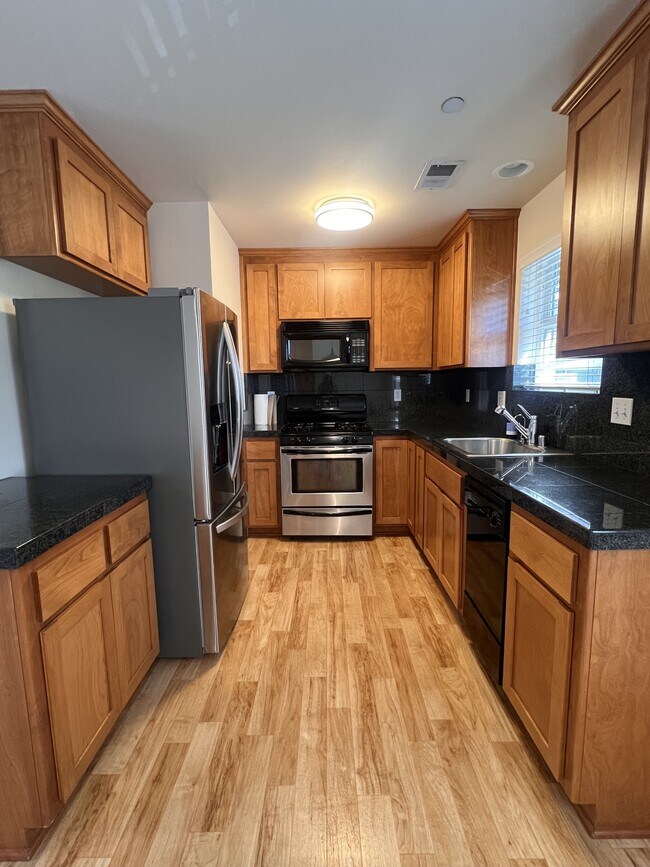 Building Photo - 612 Chief Kelly Dr