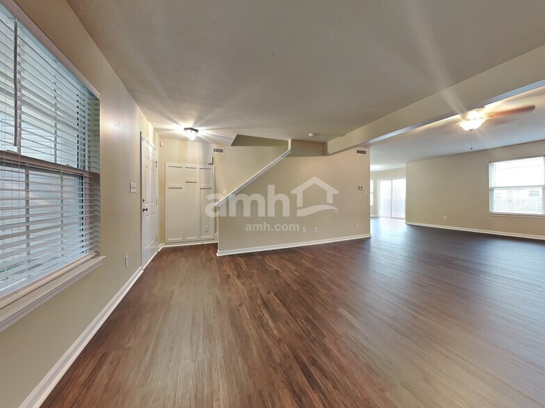 Building Photo - 15003 Lovely Dove Ln