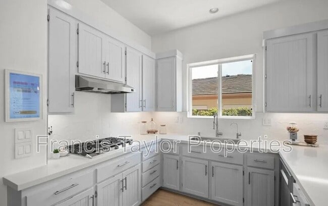 Building Photo - 1042 Alexandra Ln