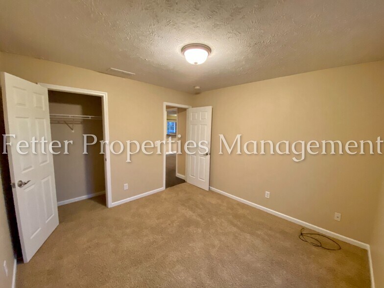 Building Photo - 10571 Tecumseh Dr