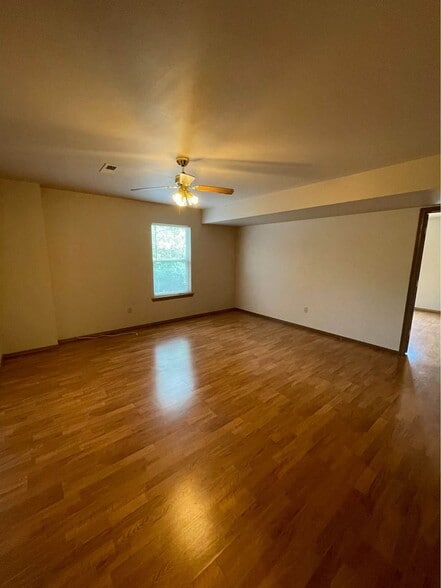 Building Photo - 12 Valley View Dr E