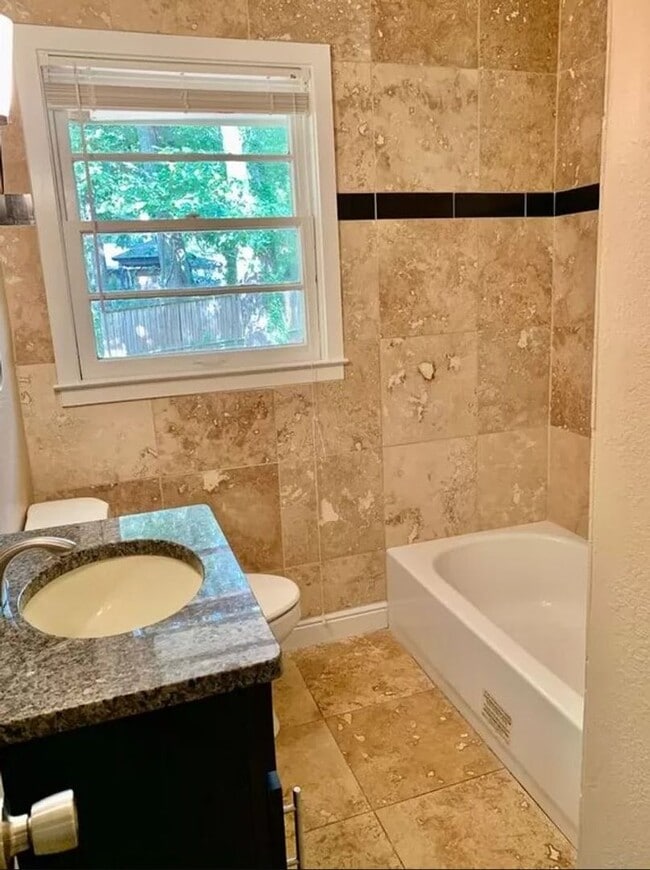 Building Photo - 3 Bed 2 Bath in Atlanta!