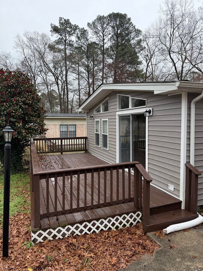 Building Photo - **Renovated**2 bed 2 bath home