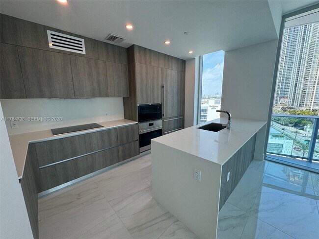 Building Photo - 17550 Collins Ave