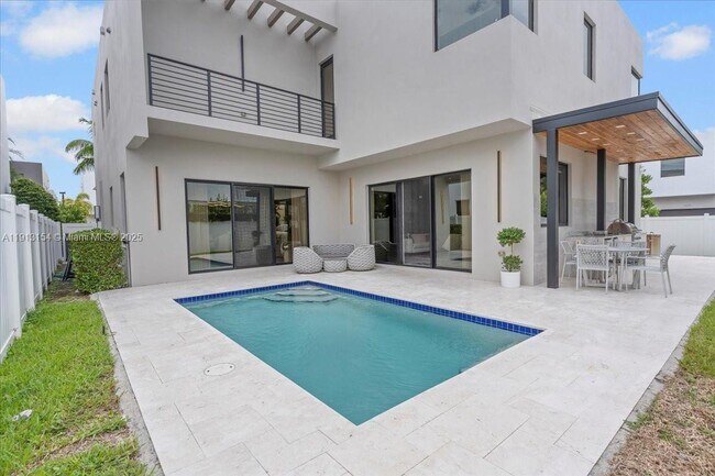 Building Photo - 7440 NW 100th Ct