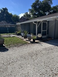 Building Photo - Pool House