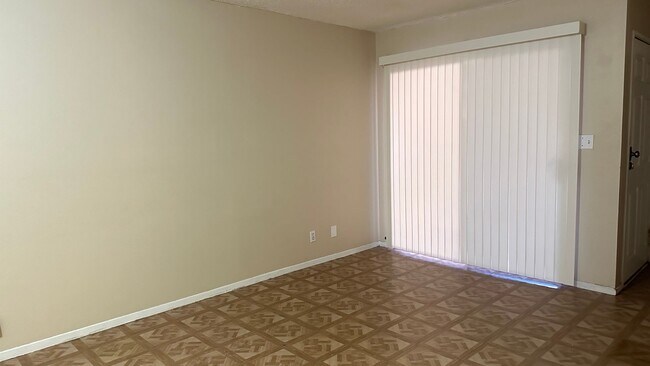 Building Photo - ONE BEDROOM ONE BATHROOM APARTMENT AVAILABLE FOR RENT !!!