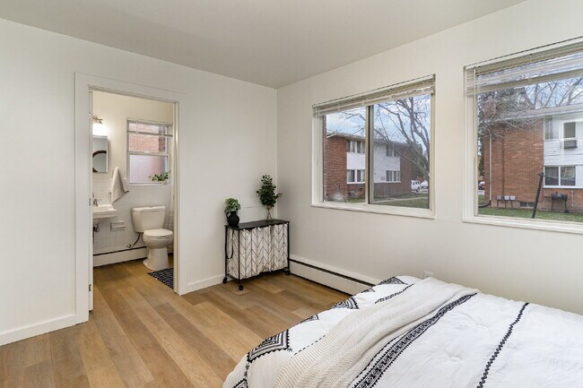 Building Photo - Available Now!  Fully renovated 1 bedroom ...