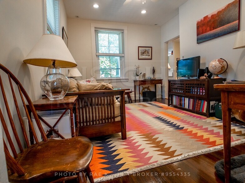 Building Photo - 61 Pond St