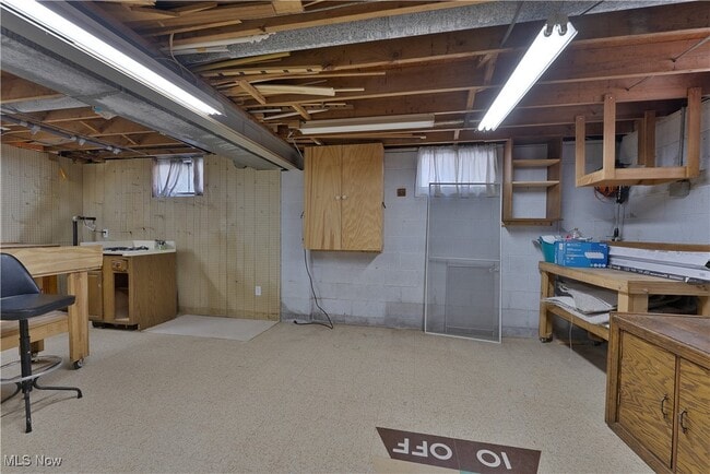 Building Photo - 4185 Adeer Dr