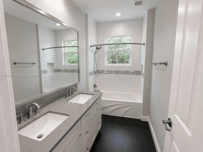 Building Photo - 3424 Belmont Terrace