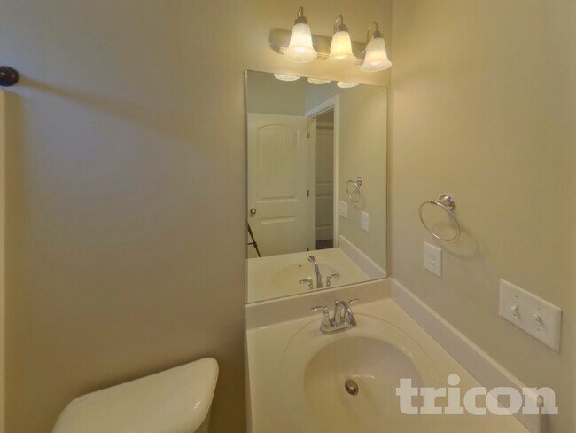 Building Photo - 3316 Pear Blossom Way