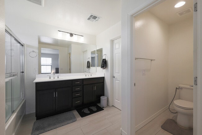Building Photo - BEAUTIFUL 3 bed + LOFT