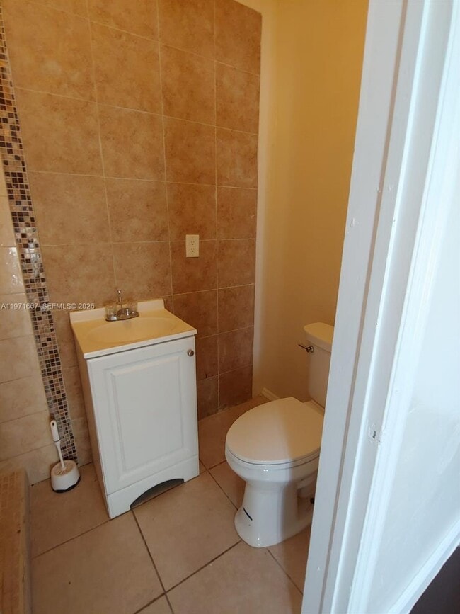 Building Photo - 1465 NE 149th St