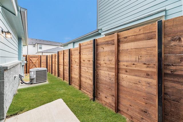 Building Photo - 9707 Thorncrown Ln