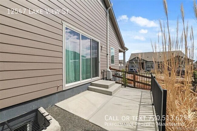 Building Photo - 12547 Lake View St