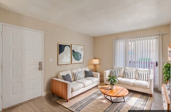 Building Photo - Corona Del Sol