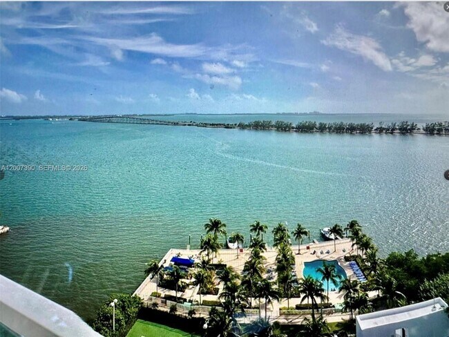 Building Photo - 2101 Brickell Ave