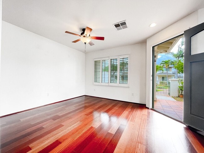Building Photo - Pet-Friendly Townhouse with Central A/C