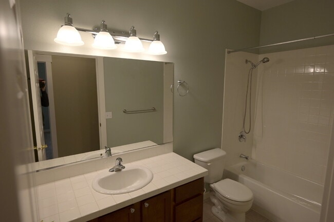 Building Photo - 2 bed 2 bath 2 car garage, in Sequim
