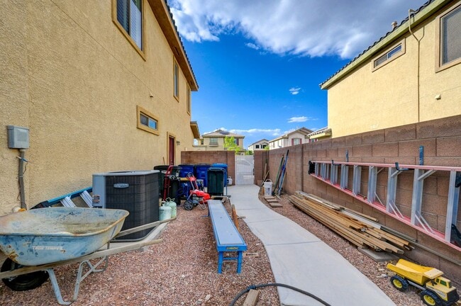 Building Photo - 4 Bedroom With a Pool in North Las Vegas- ...