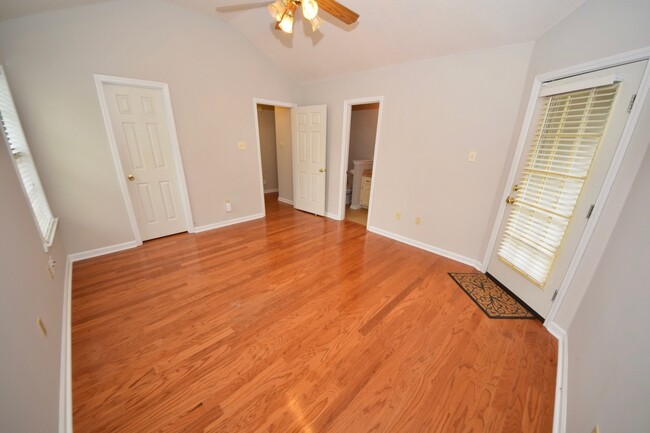 Building Photo - 3 Bedroom, 2 Bathroom Near Appling Rd in C...