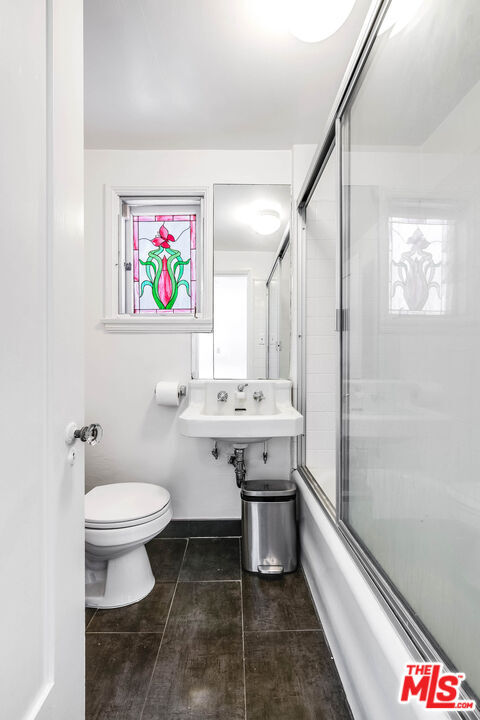 Building Photo - 2441 Glendower Ave