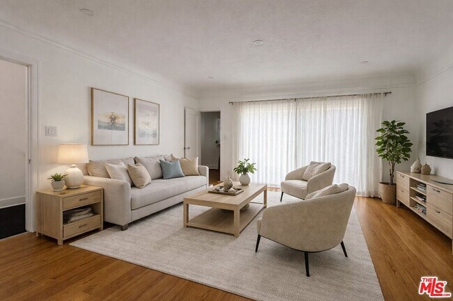 Building Photo - 856 S Gramercy Pl